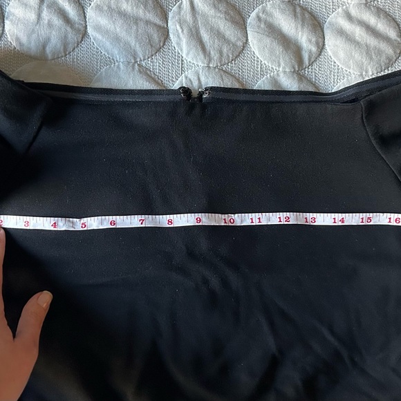 **SOLD** Alice + Olivia Off Shoulder Crop Top - Black - Size L - Picture 7 of 7